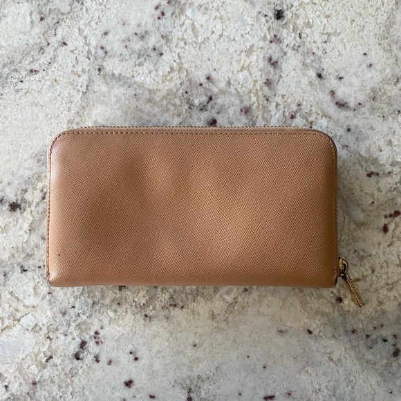 Tory Burch zip continental wallet - Picture 2 of 7